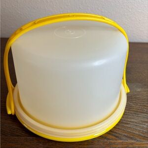 Vintage TUPPERWARE TOYS Kids MINI CAKE TAKER Carrier w/Lid & Handle Yellow 1498